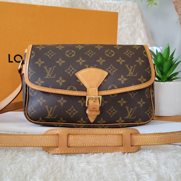 BEAUTIFUL ❤️DISCONTINUED Authentic LV Sologne Crossbody/Shoulder Bag Monogram